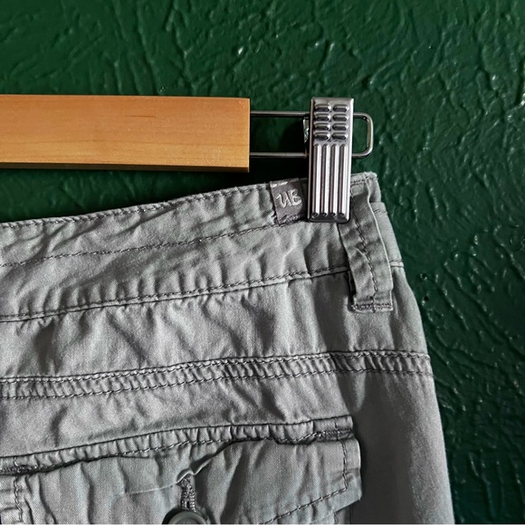 Y2K Grey Cargo Capris - Picture 6 of 7